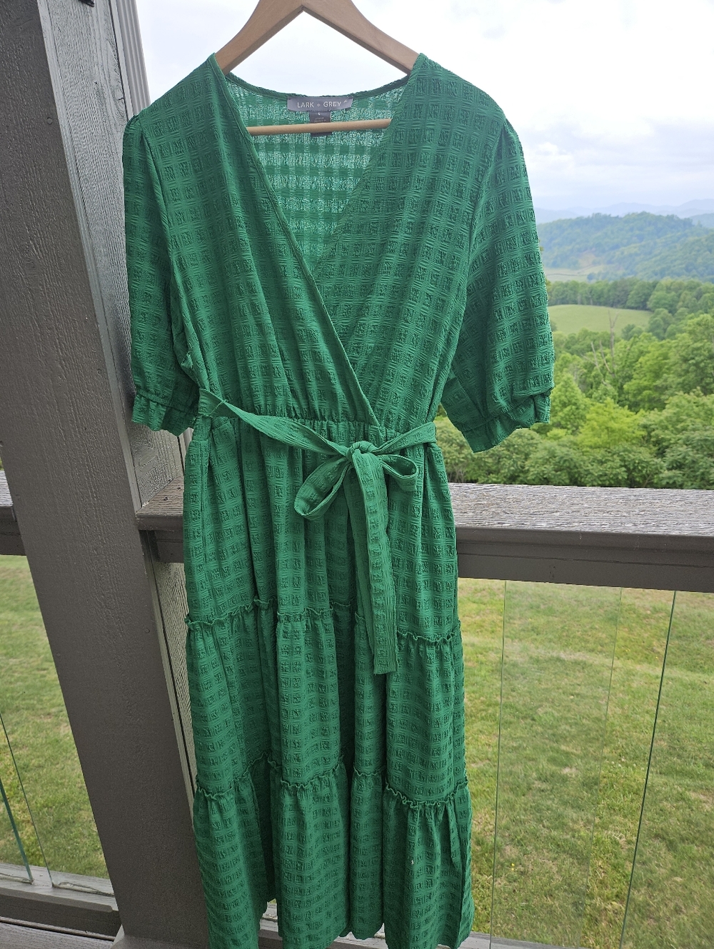 Vibrant Green Wrap Midi Dress with Puff Sleeves and Tie Waist